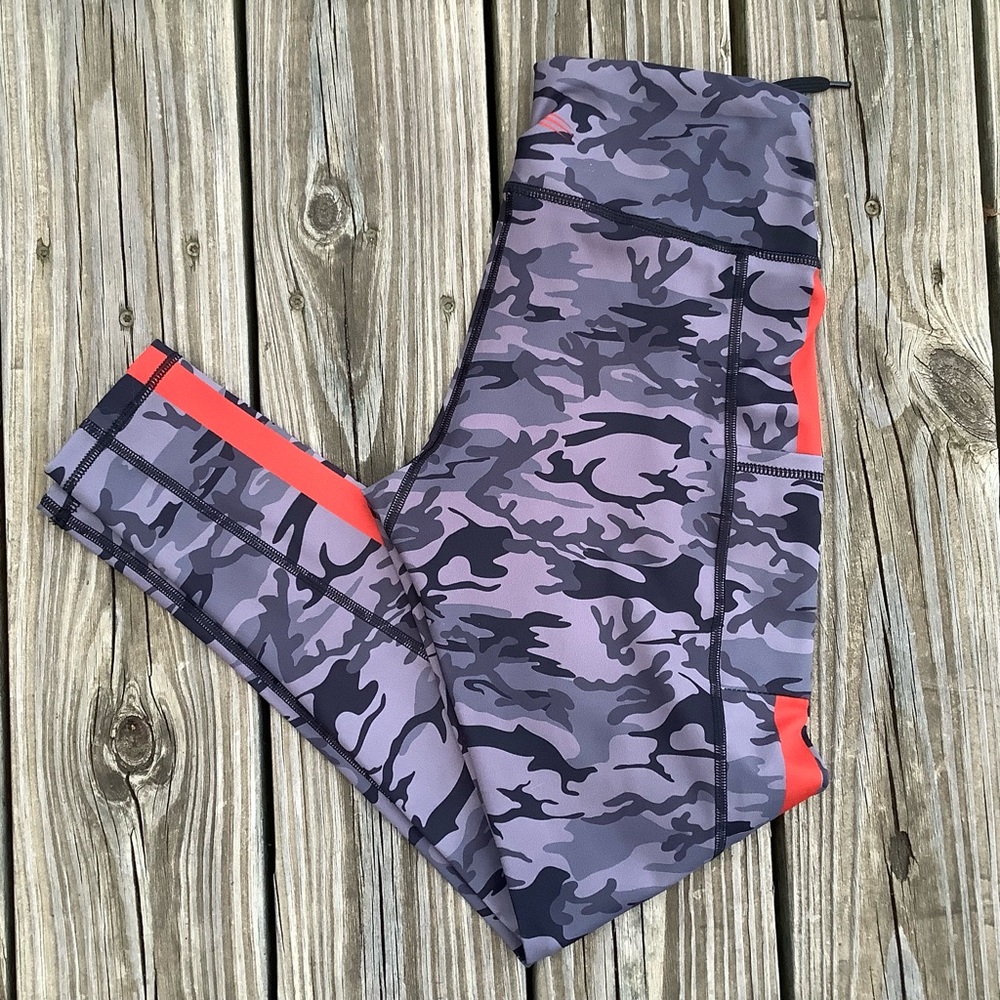 Bend Active Grey Cammo Leggings - Size Small